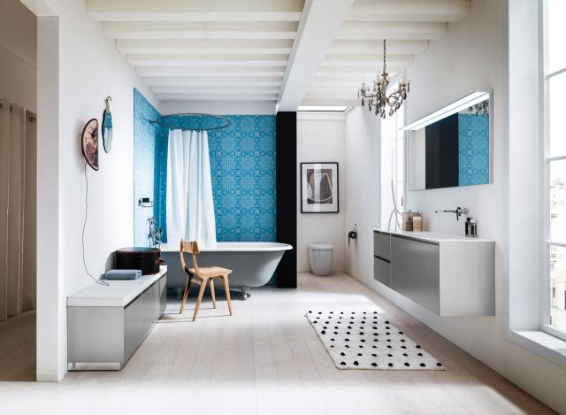 الغرور-الدرج الداخلي-الأزرق-نمط-ورق الجدران-الحمام-السيراميك